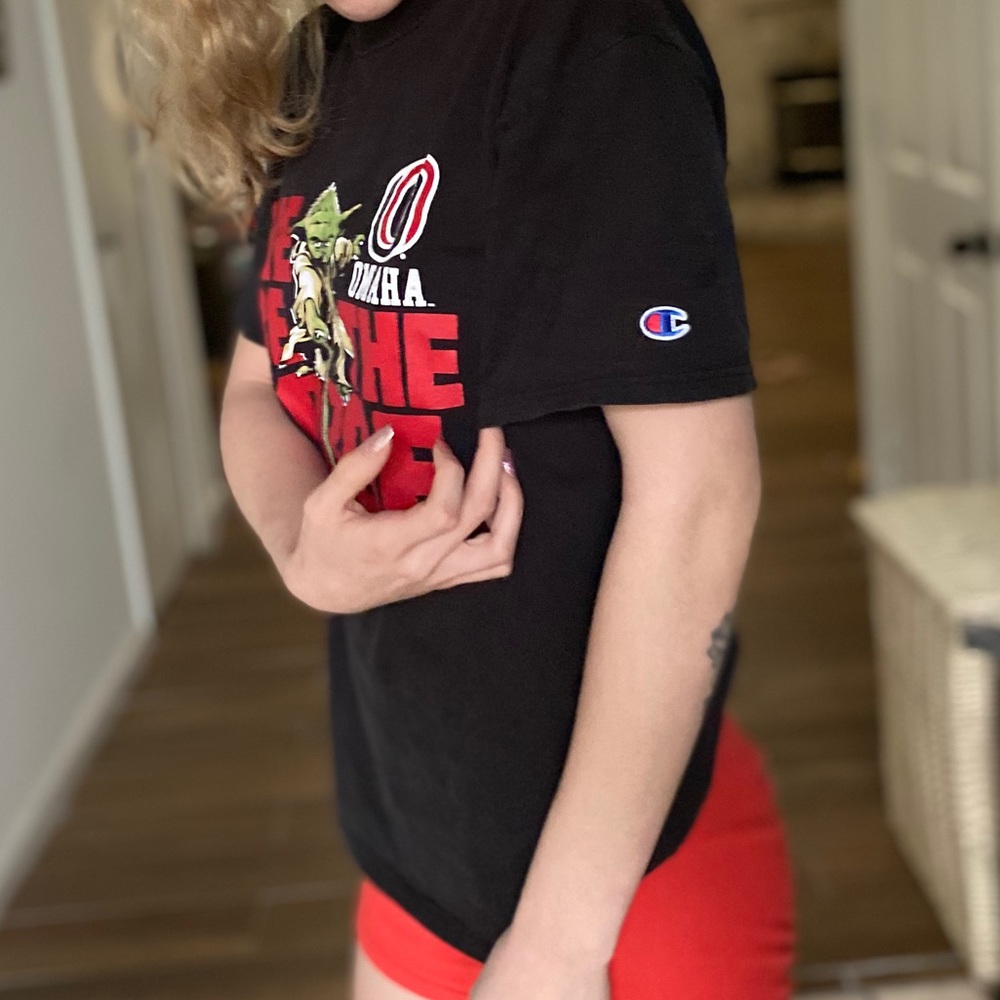 Champion graphic tee 💫